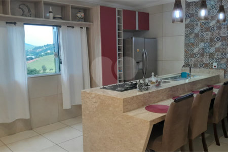 Chácara em Área Rural de Piracaia, com casa principal + 4 kitnets alugadas, excelente localização