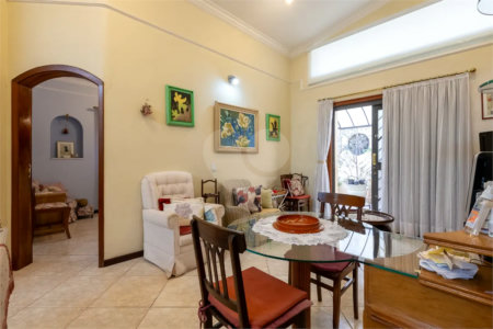 Casa a venda no Planalto Paulista, 2 suítes, 4 vagas, 230 m², quintal e localização privilegiada