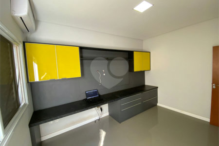 Casa com alto padrão de acabamento para venda no Condomínio Montreal.