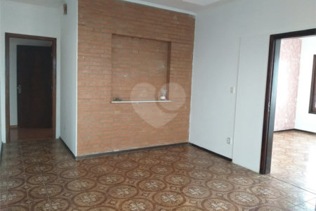 Casa à venda com 4 quartos, sendo 1 suíte,  no Centro, Vinhedo, SP