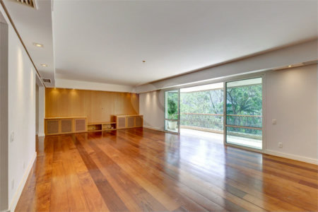 Apartamento no Alto da Boa Vista Condomíno com vasta área verde, lazer e segurança..