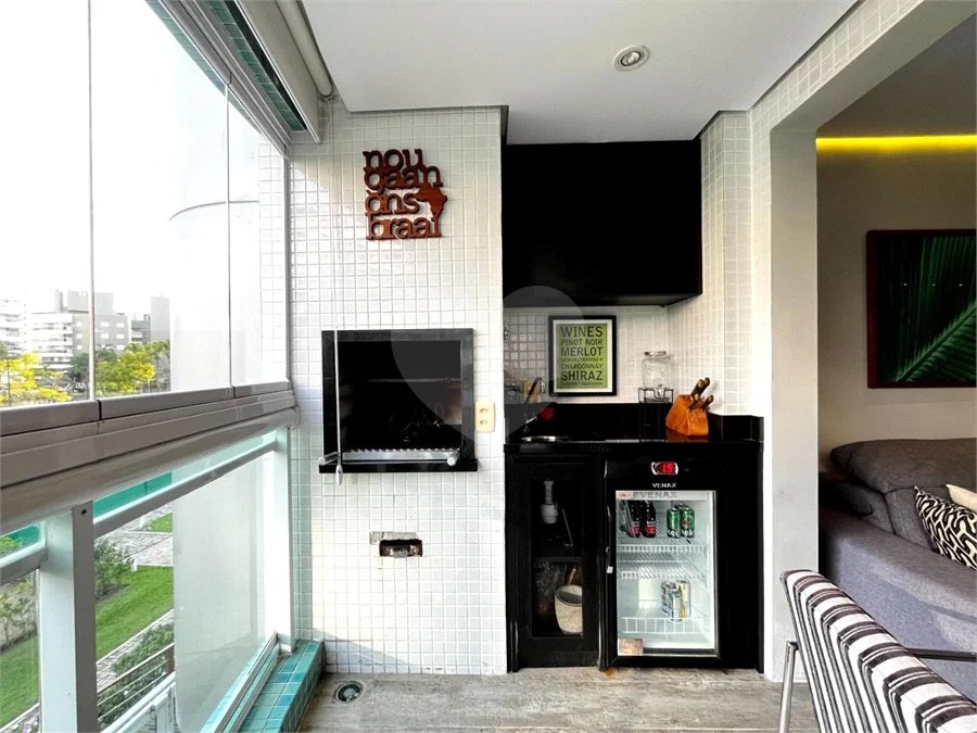 Apartamento à venda com 3 quartos, sendo 1 suíte, em Riviera de São Lourenço, Bertioga, SP