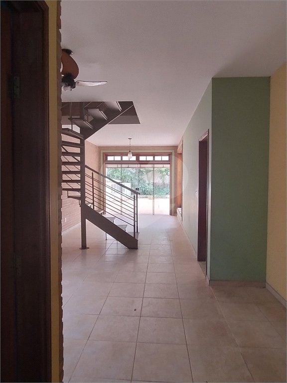 Excelente sobrado para venda no residencial Parati