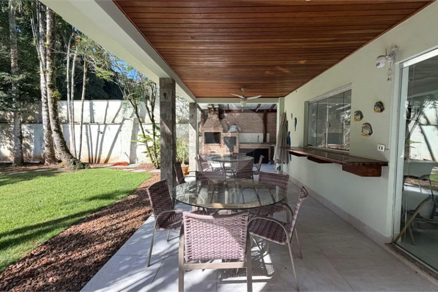 Casa à venda com 5 quartos, sendo 3 suítes,  em Riviera de São Lourenço, Bertioga, SP