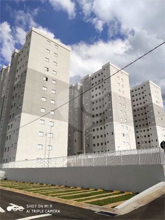 Apartamento no Condomínio Parque dos Manacás.