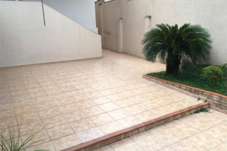 Casa térrea no Centro.