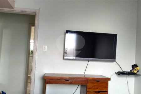 Apartamento com três dormitórios no Bom Retiro.