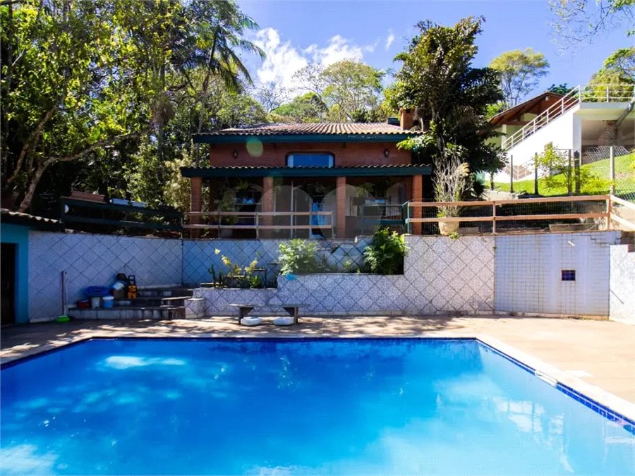 Casa á venda em condominio em Caieiras SP