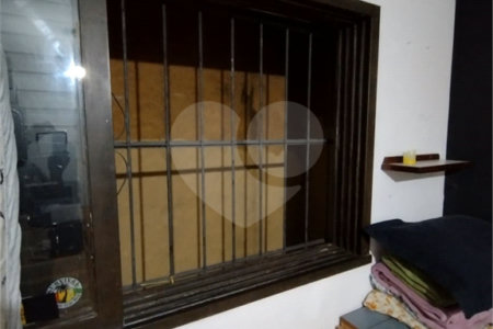Casa à venda na Vila Mariana de 300 metros quadrados, com 3 dormitórios, 1 suíte e 2 vagas.