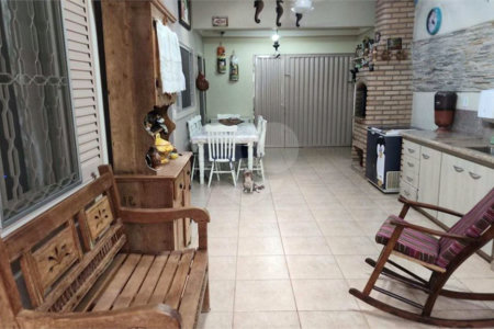 Casa térrea no Jardim Hikare