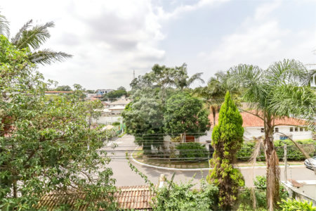 Sobrado à venda com 4 quartos, sendo 2 suítes,  em Interlagos, São Paulo, SP