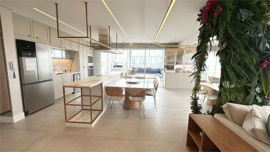 Apartamento de 140 m², 2 dormitórios sendo uma suìte, 3 vagas - Campo Belo/SP.