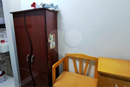Casa no Jardim Medeiros ampla com 3 dormitórios bem distribuída