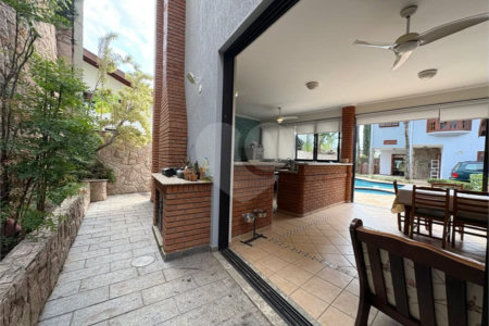 Casa a Venda no Condomínio Vista Alegre - Sede em Vinhedo/SP