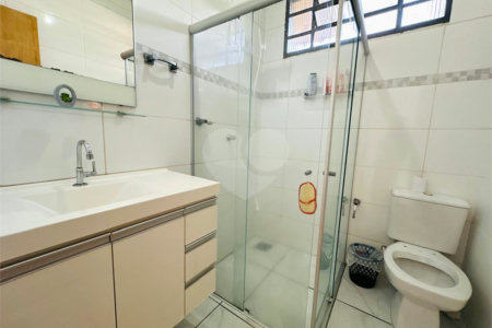Casa á venda, com 03 Dormitórios, em São Carlos.
