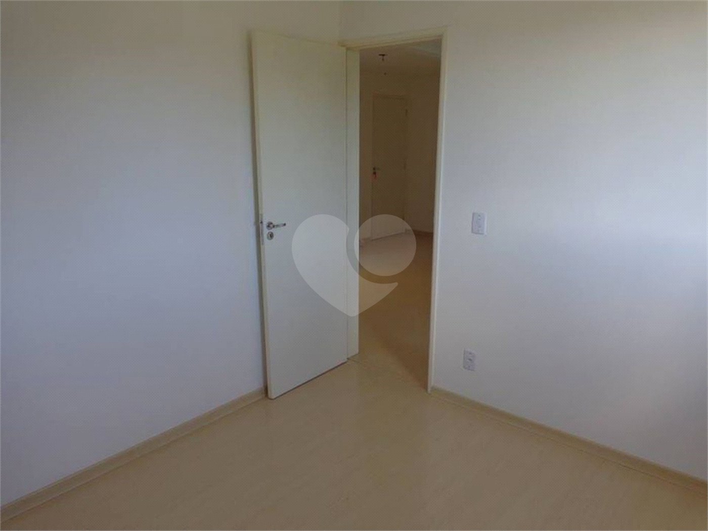 Apartamento no Condomínio Mont Royal.