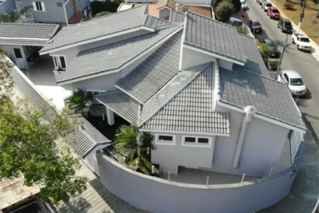 Casa à venda no bairro Dos Casa, em São Bernardo do Campo, com 280 m², 4 dormitórios, 3 suítes, 4 vagas, hidromassagem e fácil acesso às principais rodovias.