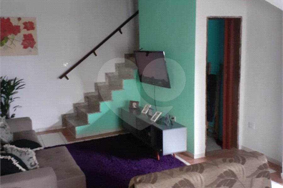 Casa com salão adjacente gerando renda!