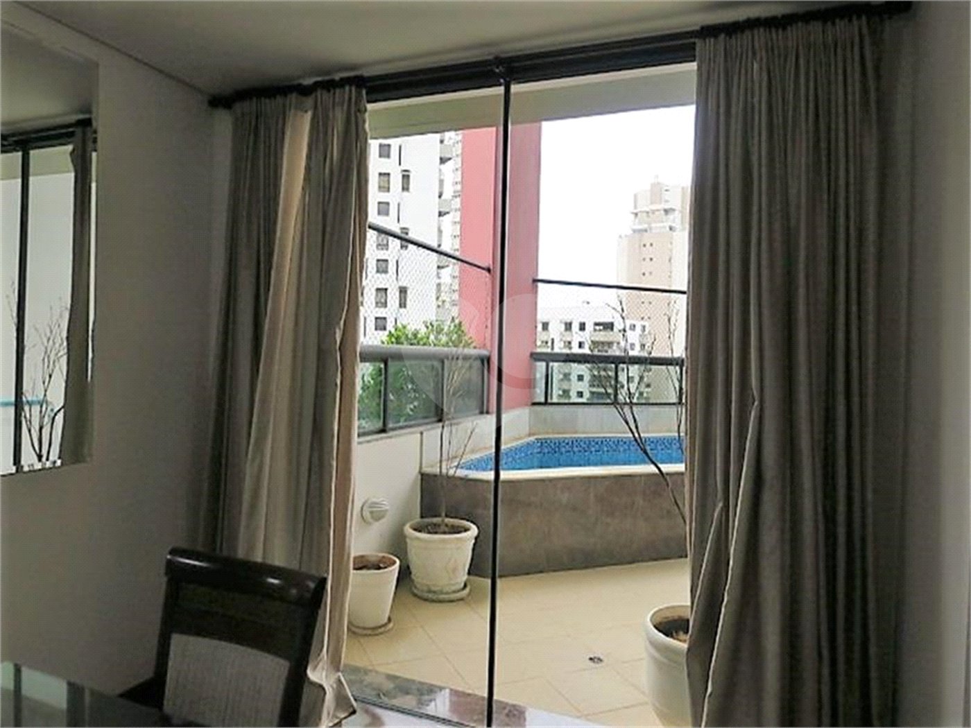 APARTAMENTO UM POR ANDAR!