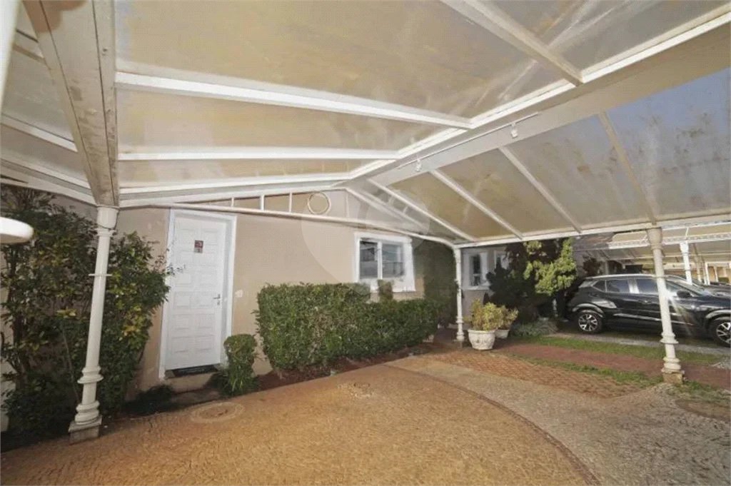 Casa à venda ou para alugar com 5 quartos, sendo 3 suítes, no condomínio Villa Florida, São Paulo - SP