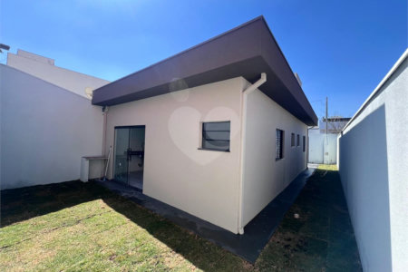 Casa à Venda no bairro Parque dos Flamboyants em São Carlos/SP