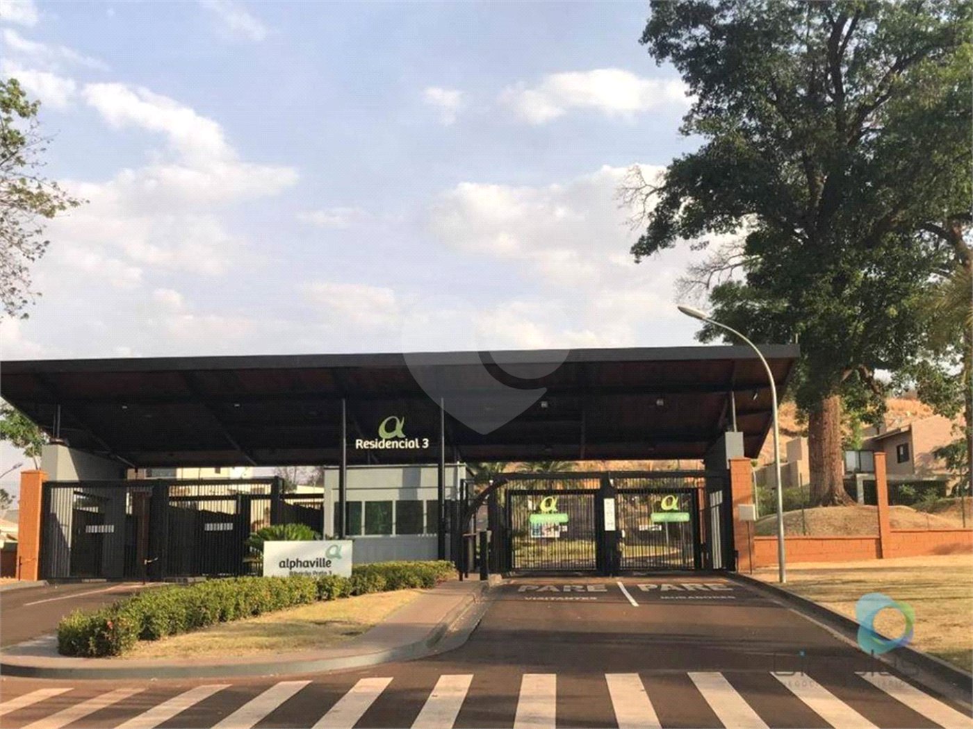 Casa térrea no Condomínio Alphaville Ribeirão III