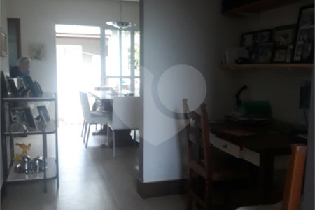 Sobrado à Venda no Condomínio Picollo Villagio com mobilha