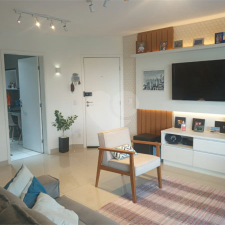 Apartamento 3 dormitórios, região do Campo Belo. Condomínio com laser completo.