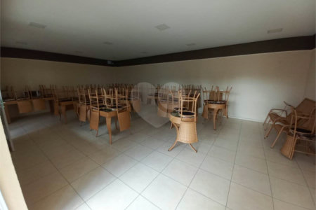Apartamento no Condomínio Mont Vernon .