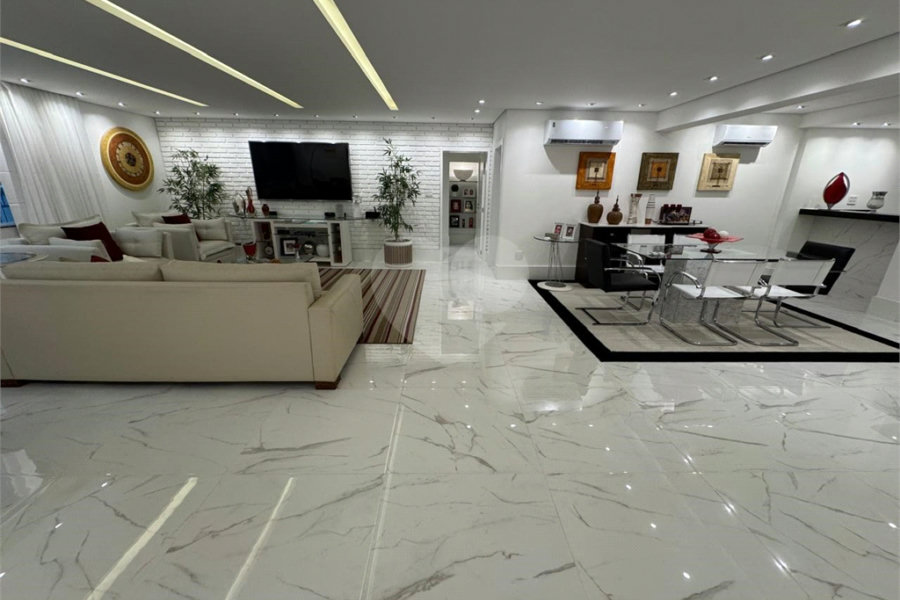 Apartamento à venda com 2 quartos e 3o reversível, no Baixo Jardins