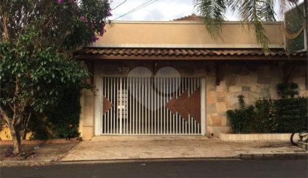 Casa à venda com 4 quartos, sendo 1 suíte,  em Núcleo Residencial Silvio Vilari, São Carlos, SP