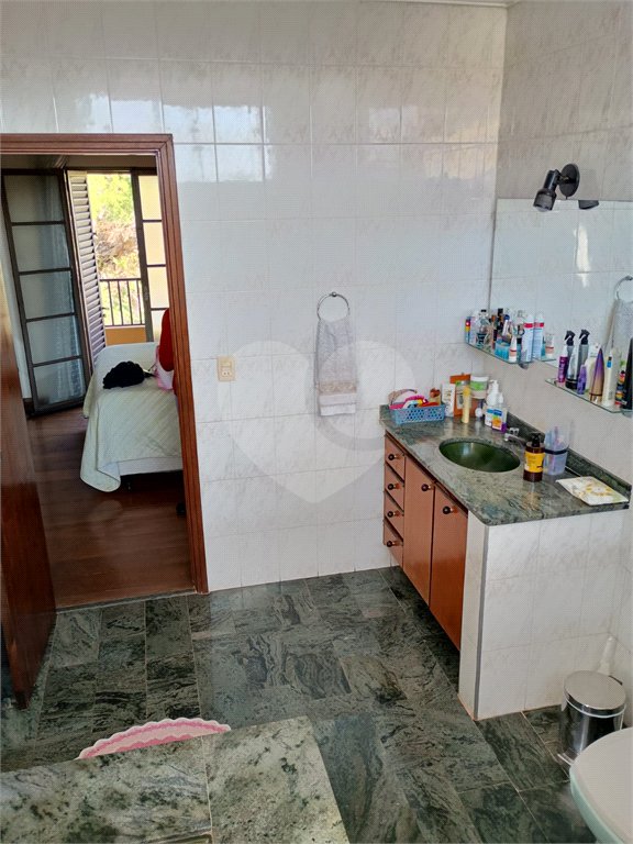 Sobrado com 3 quartos à venda com área gourmet completa e 5 vagas de garagem – Santa Marta - São Carlos/SP
