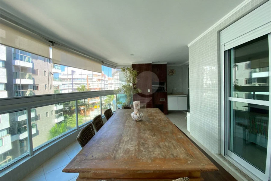 Apartamento à venda com 3 quartos, sendo 1 suíte,  em Riviera de São Lourenço, Bertioga, SP