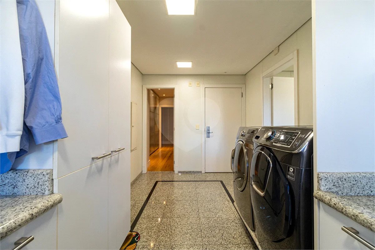 Apartamento à venda com 5 suítes em Moema, São Paulo, SP