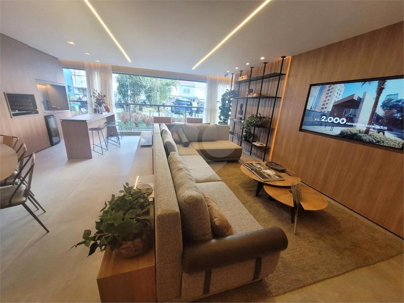 Apartamento na Mooca Vende de 4 dormitórios e 2 suítes ou com 3 suítes e sala ampliada, com área útil de 157,70 m², duas vagas de garagem.Condomínio Com lazer completo.Aceita e estuda Permuta.