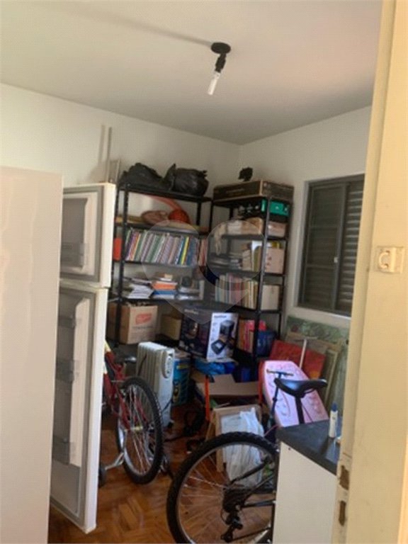 Casa térrea com 3 dormitórios, sendo 1 suíte .