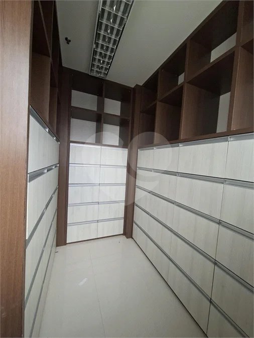 SALA COMERCIAL DE 90 M² COM 12 BAIAS, SALA DE REUNIÃO, AR-CONDICIONADO CENTRAL E 2 VAGAS!
