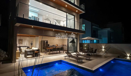 Casa à venda com 4 quartos, sendo 3 suítes,  em Rio Abaixo, Atibaia, SP