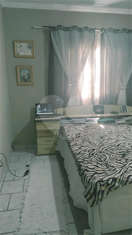 Casa Térrea com 3 dormitórios, sendo 1 suíte.