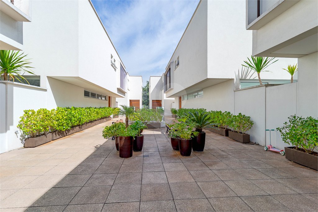 Casa à venda com 4 suítes no condomínio Villagio Quadrifolio, São Paulo - SP