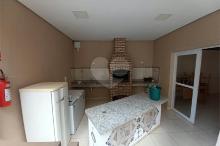 Apartamento no Condomínio Mont Vernon .