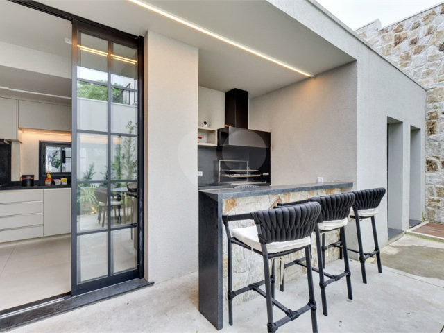 Casa de Vila à venda com 5 quartos, sendo 3 suítes,  em Jardim Hípico, São Paulo, SP