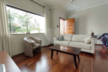 Linda casa à venda no bairro Santa Maria em São Caetano do Sul, 257 m², 3 quartos (1 suíte) e 6 vagas de garagem
