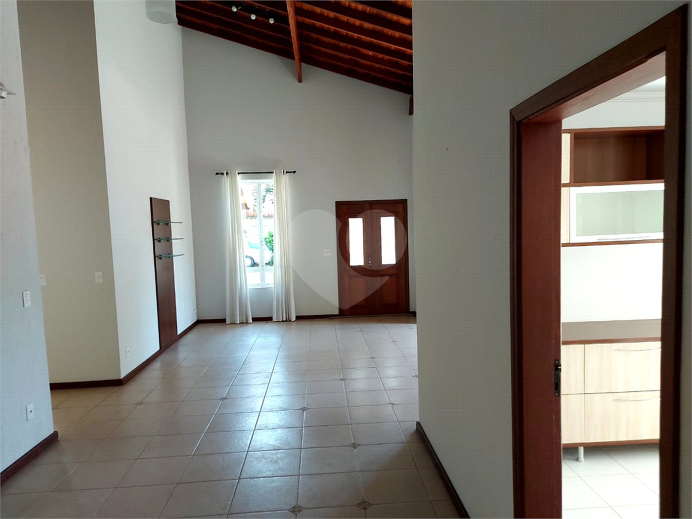 Casa charmosa e elegante localizada no deslumbrante Condomínio Villagio Capriccio Louveira SP