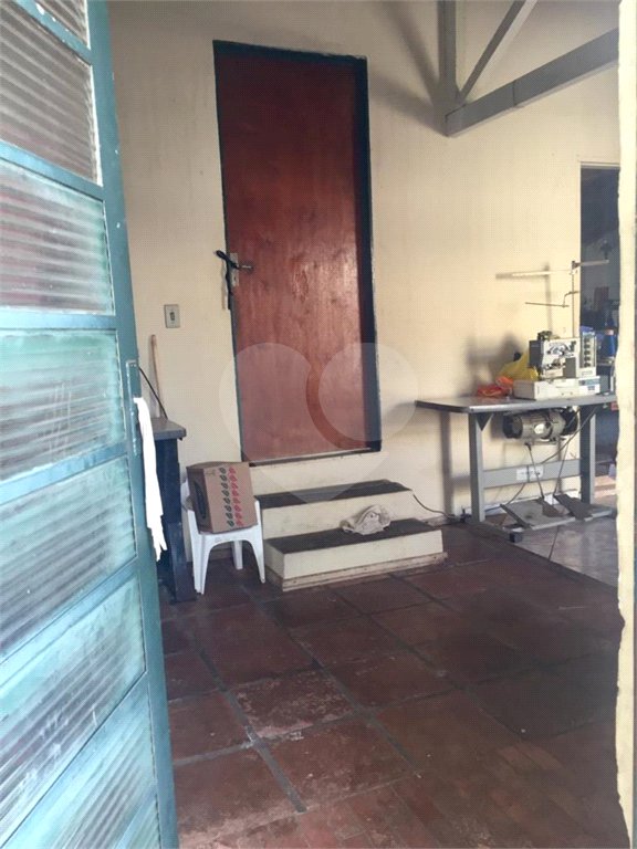 Casa térrea no Jardim Bandeirantes.