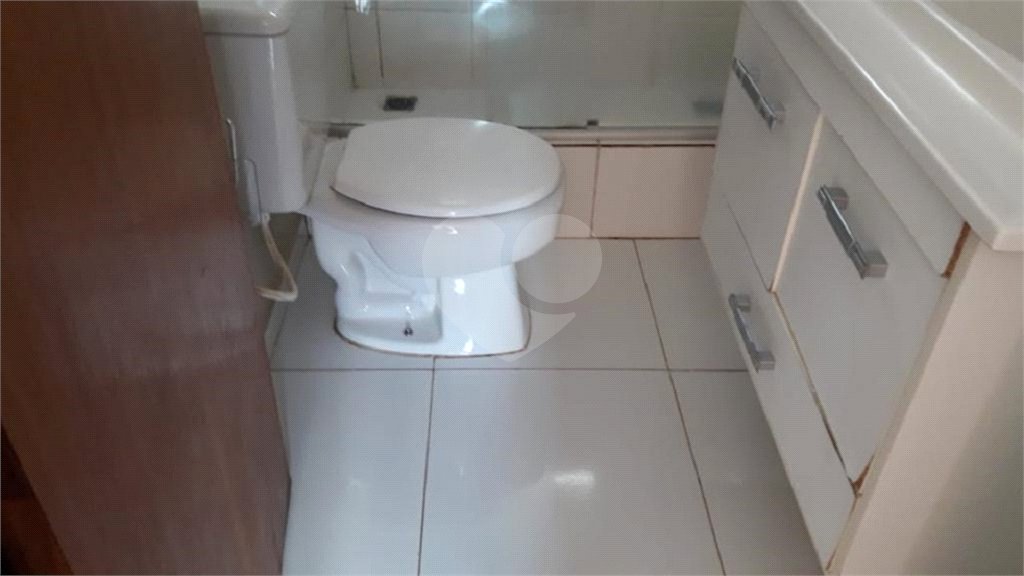 Casa térrea no Condomínio Samambaia.