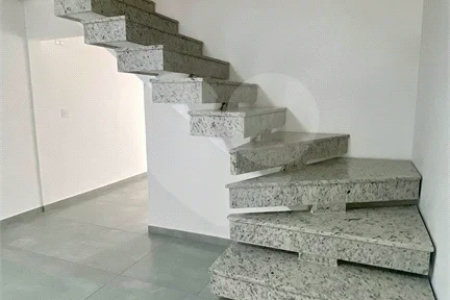 Sobrado com 3 andares, 350 m², 6 quartos, 2 suítes e 5 vagas para locação no Jardim Anália Franco!