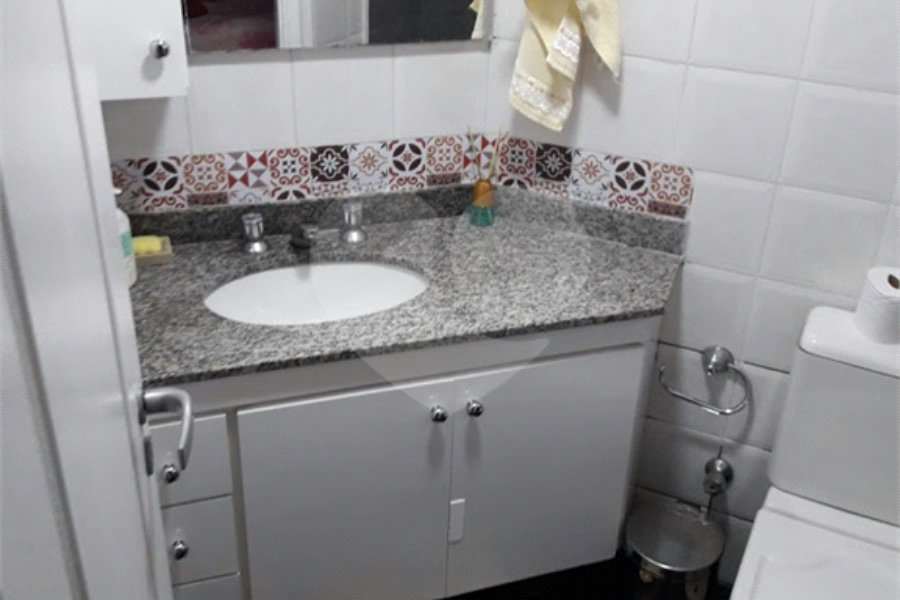 COBERTURA COM PISCINA E CHURRASQUEIRA NA CASA VERDE.