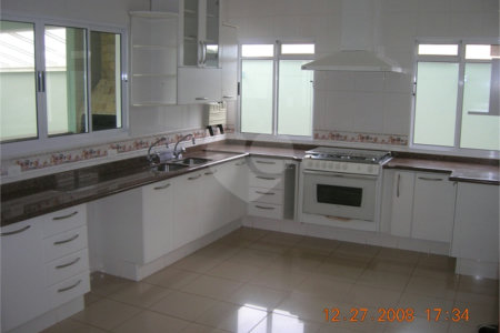 Casa no Condomínio Damha I