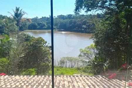 Casa à venda com 3 suítes no condomínio Vale da Santa Fé, Vinhedo - SP